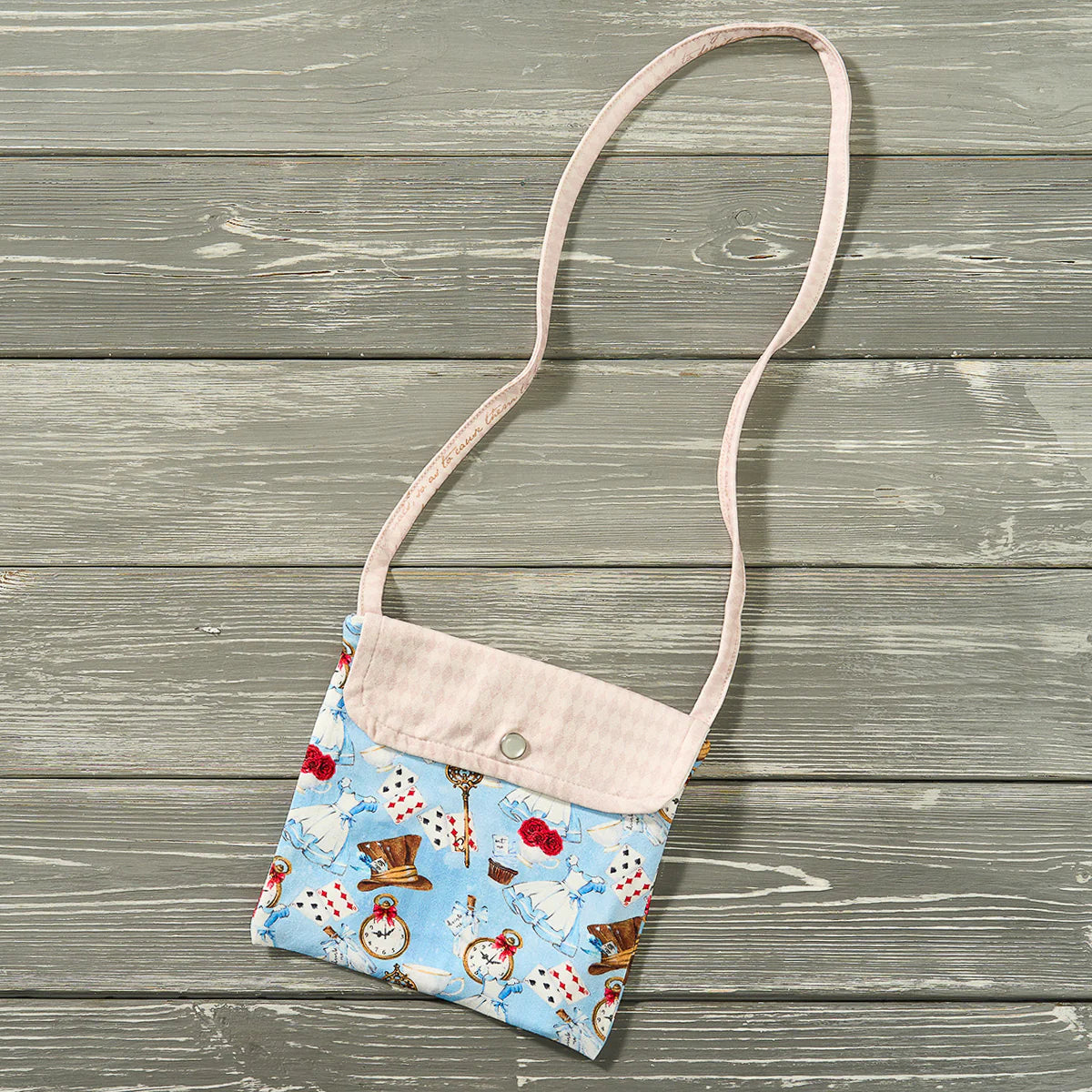Oh Wonderland Purse - Bella June's Boutique
